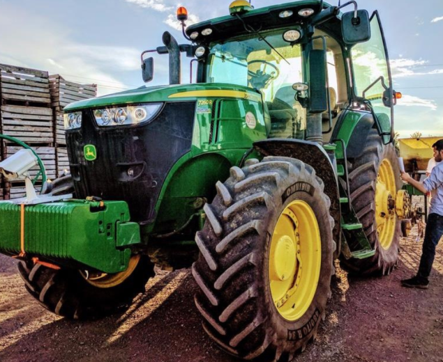 Couverture du rapport « CONTRIBUTION DE L’INNOVATION SOCIALE À LA ROBOTISATION D’UN VÉHICULE AGRICOLE »